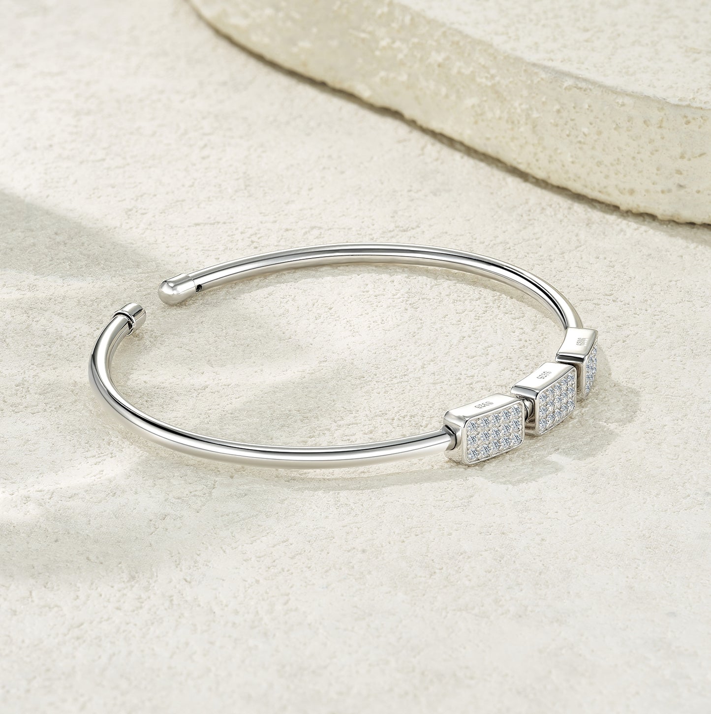 Élan Moissanite Open Cuff Bracelet Platinum-Plated 925 Silver