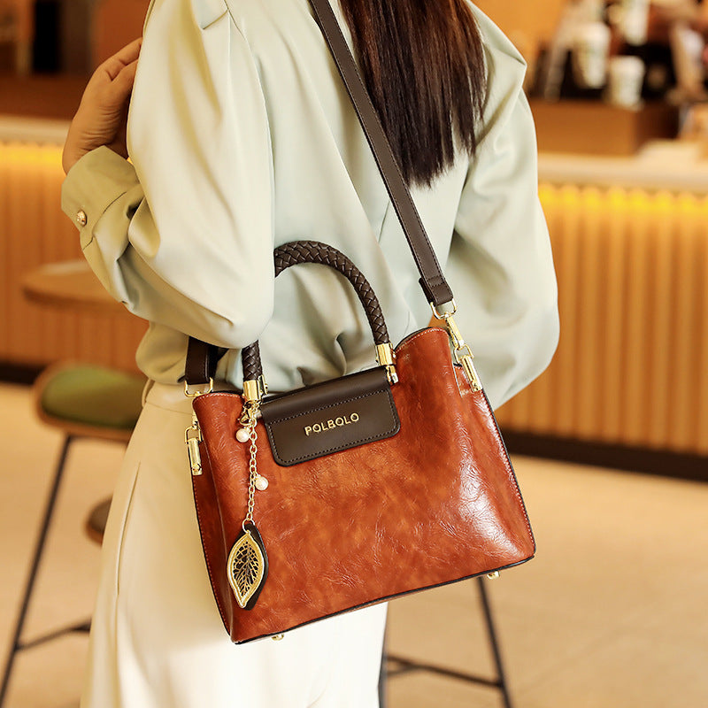 ÉLÉGANCE Structured Leather Tote